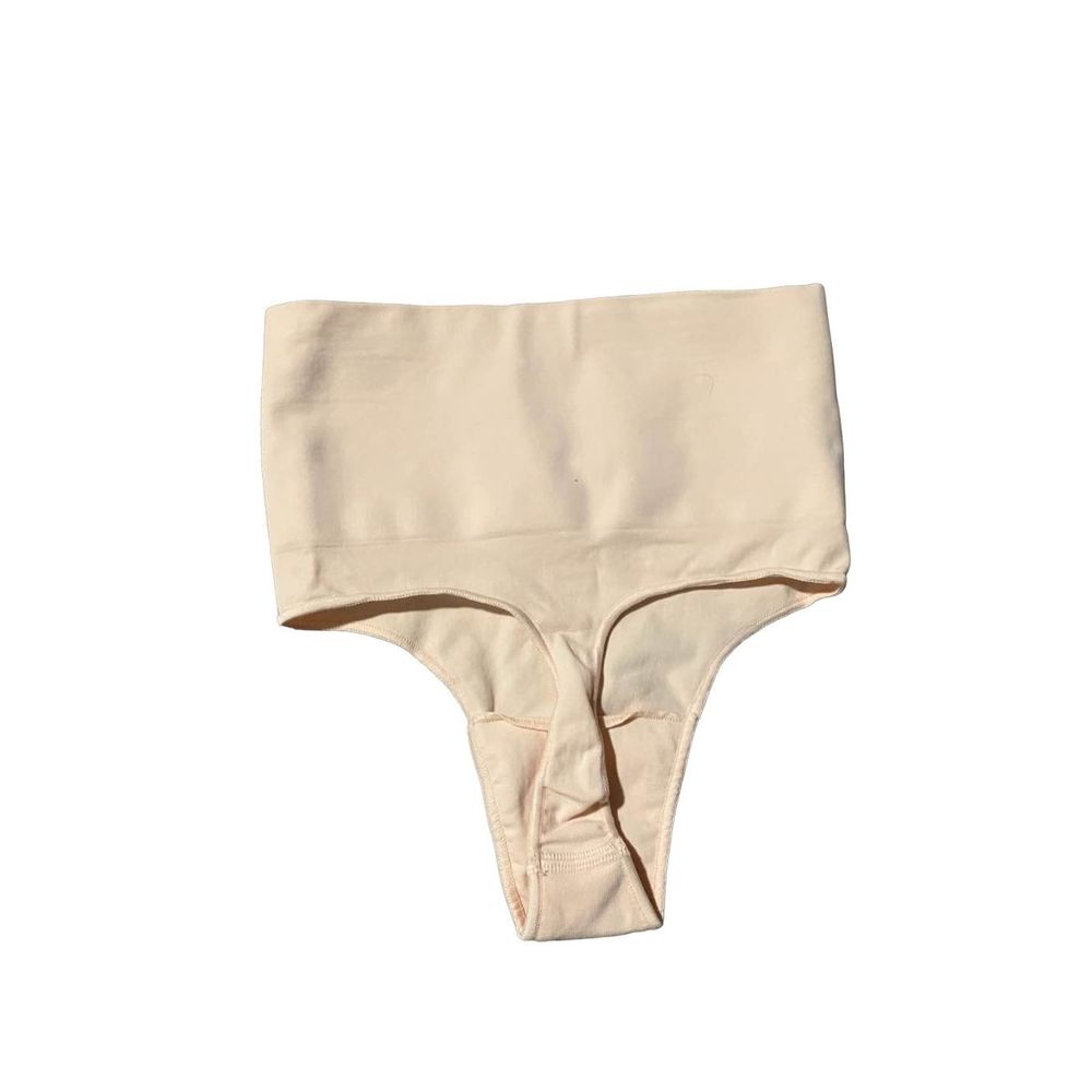 NWOT Skims core control thong sz s/m